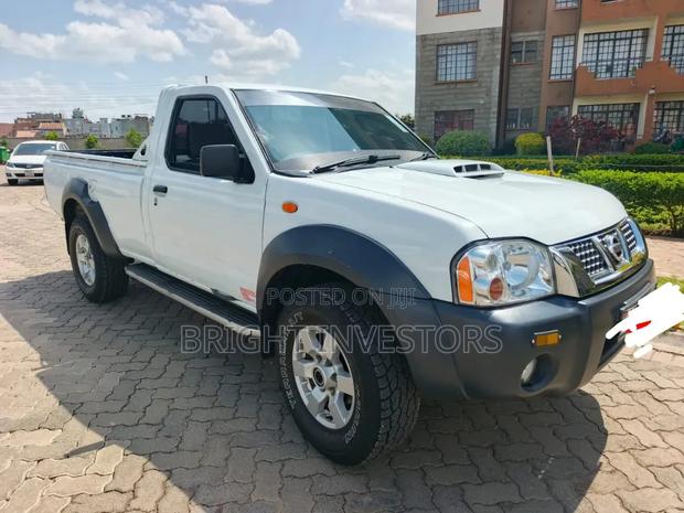 Nissan Hardbody 2017 White