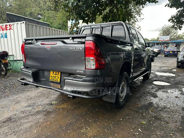 Toyota Hilux Revo Double Cab Deisel 2.4 AWD 2021 Black