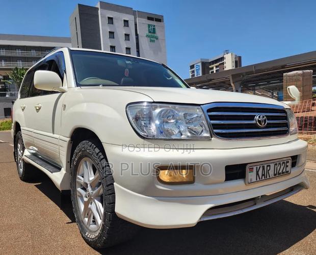 Toyota Land Cruiser 1999 White