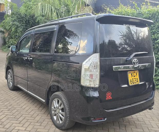 Toyota Voxy 2013 Black