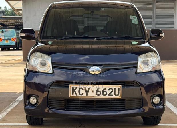 Toyota Sienta 2012 Brown