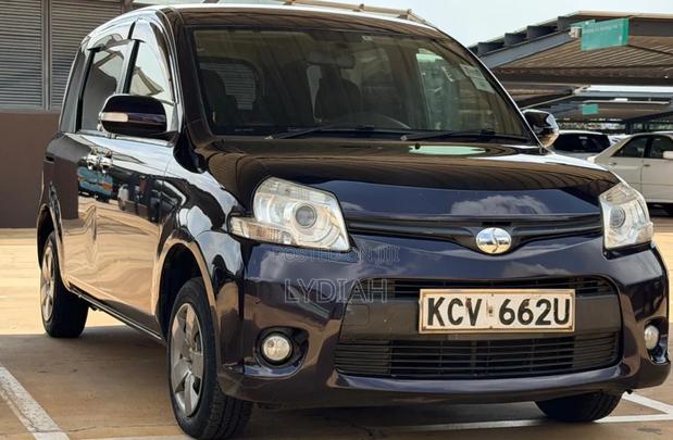 Toyota Sienta 2012 Brown
