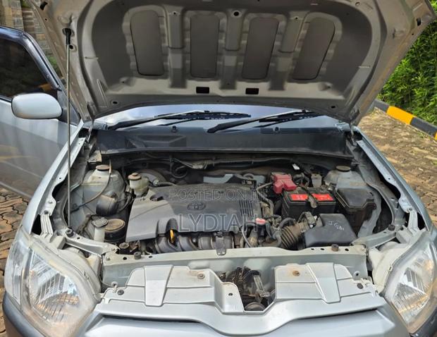 Toyota Succeed SV Premium 2016 Silver