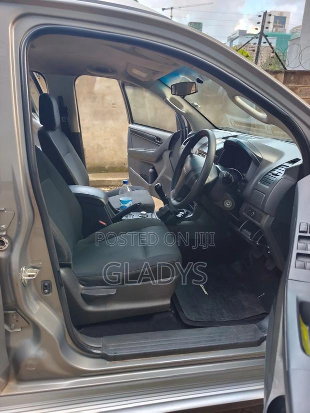 Isuzu D-MAX 2021 Beige