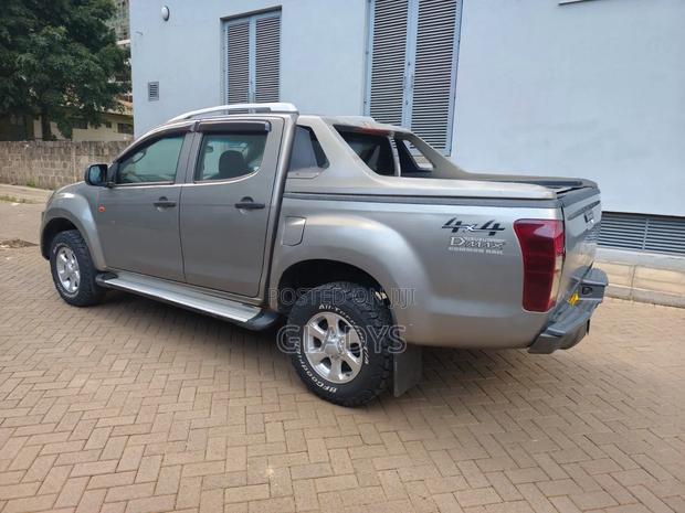Isuzu D-MAX 2021 Beige