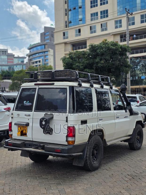 Toyota Land Cruiser 2016 White