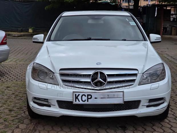 Mercedes-Benz C200 2011 White