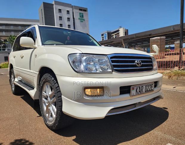 Toyota Land Cruiser 1999 White