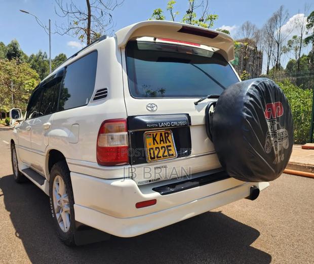 Toyota Land Cruiser 1999 White