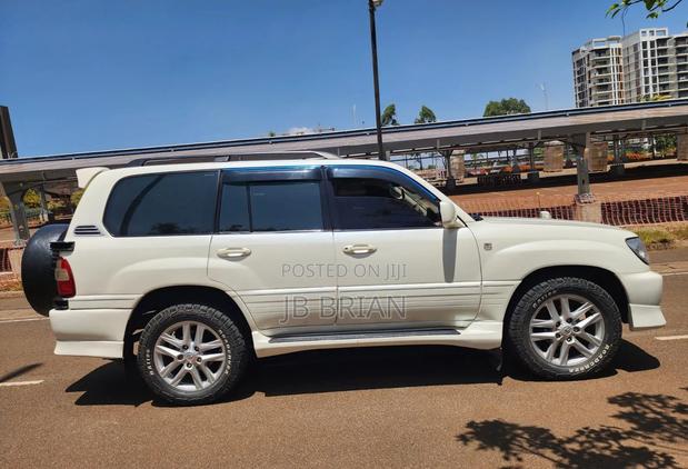 Toyota Land Cruiser 1999 White