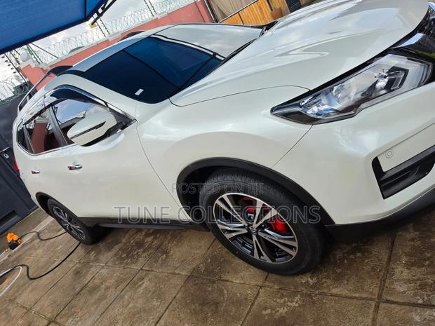 Nissan X-Trail 2.0 Petrol FWD 2018 White