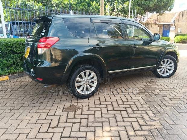 Toyota Vanguard 2010 Green