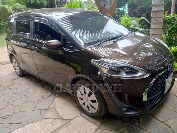 Toyota Sienta 2019 Brown