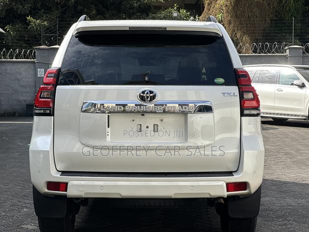Toyota Land Cruiser Prado 2.8 2019 White