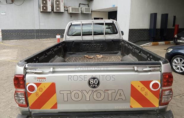 Toyota Hilux 2014 Silver