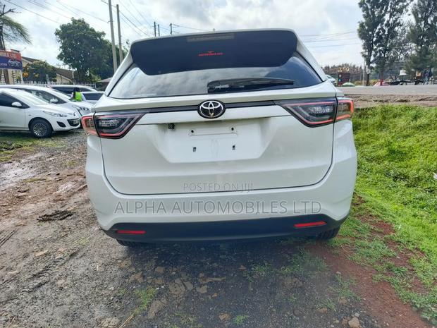 Toyota Harrier 2.0 2015 White