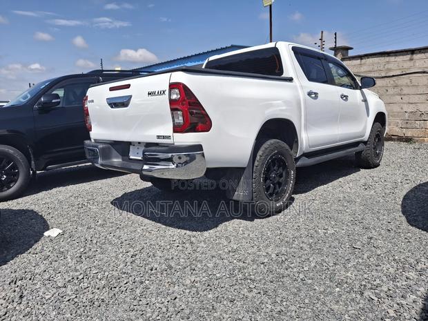 Toyota Hilux 2020 White