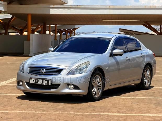 Nissan Skyline 2014 Silver