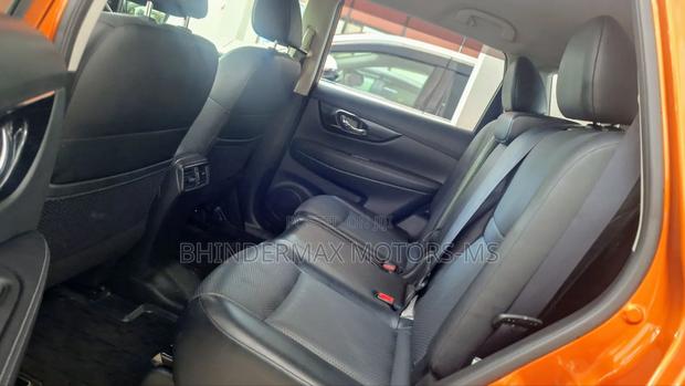 Nissan X-Trail 2.0 Petrol AWD 2019 Gold
