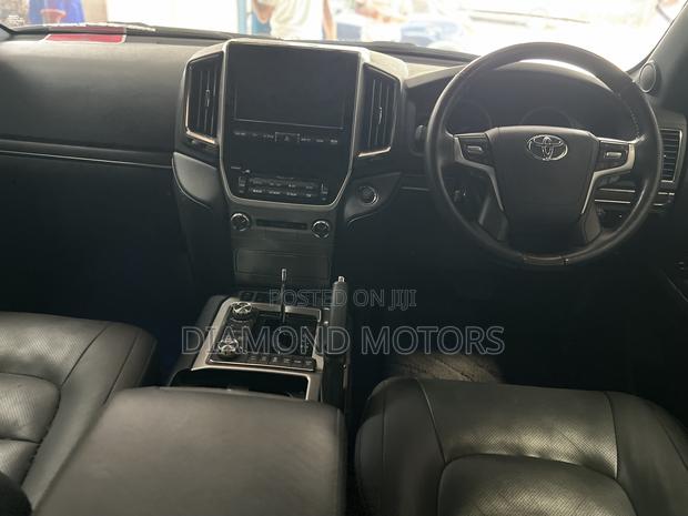Toyota Land Cruiser 4.6 V8 ZX 2019 Black