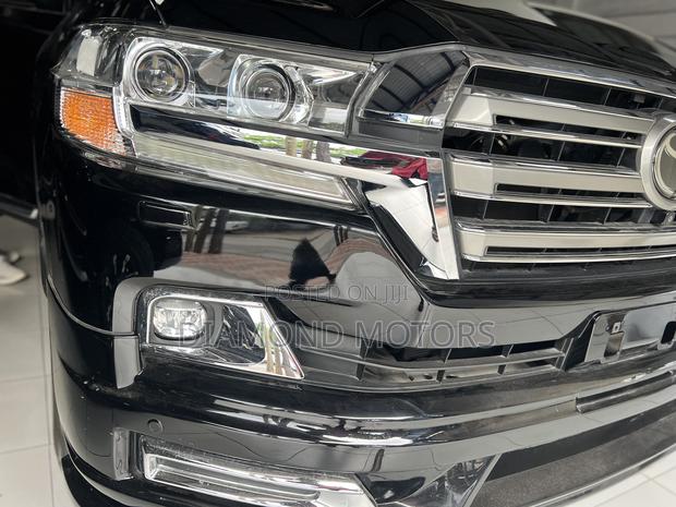 Toyota Land Cruiser 4.6 V8 ZX 2019 Black