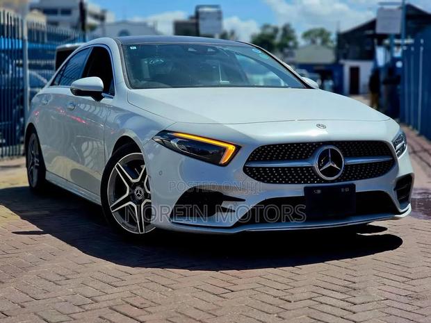 Mercedes-Benz A-Class 2019 Off white