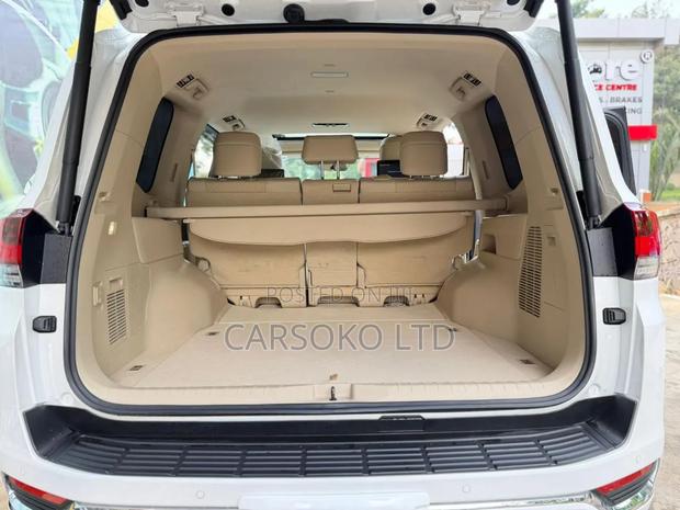 Toyota Land Cruiser LC300 2021 White