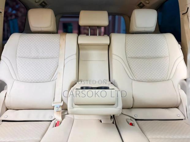 Toyota Land Cruiser LC300 2021 White