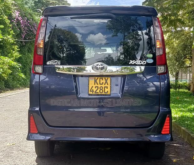 Toyota Noah 2014 Purple