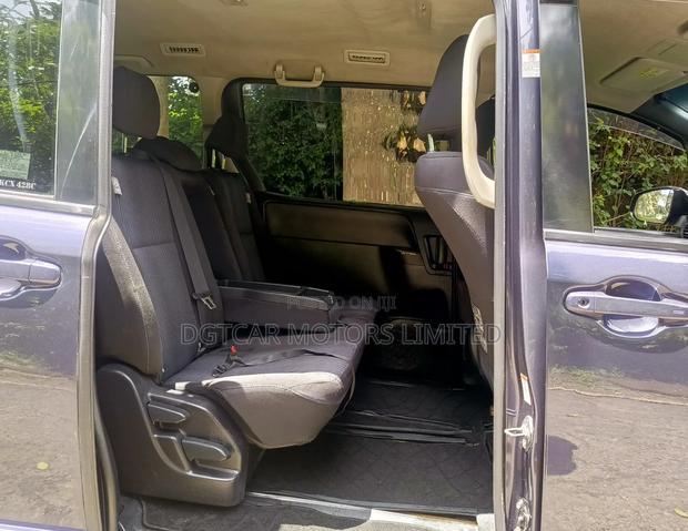Toyota Noah 2014 Purple