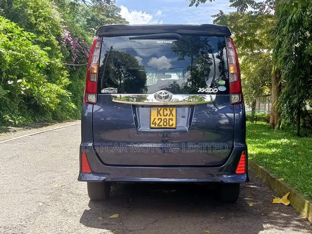 Toyota Noah 2014 Purple