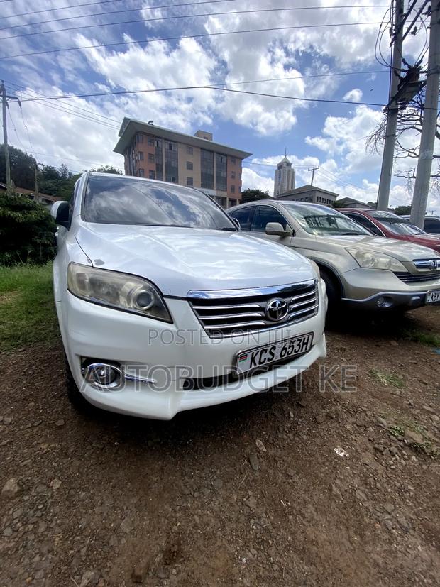 Toyota Vanguard 2011 White