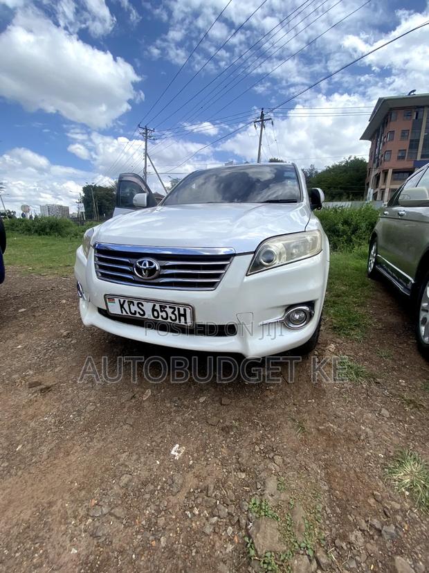 Toyota Vanguard 2011 White