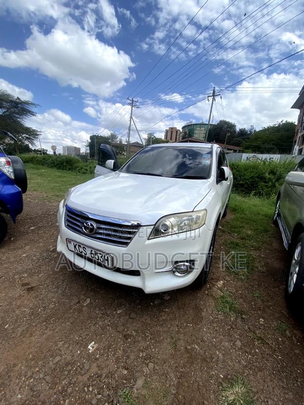 Toyota Vanguard 2011 White