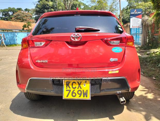 Toyota Auris 2013 Red