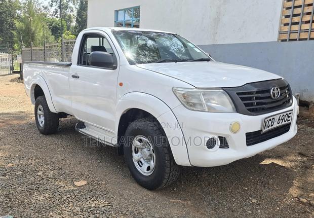Toyota Hilux 2014 White