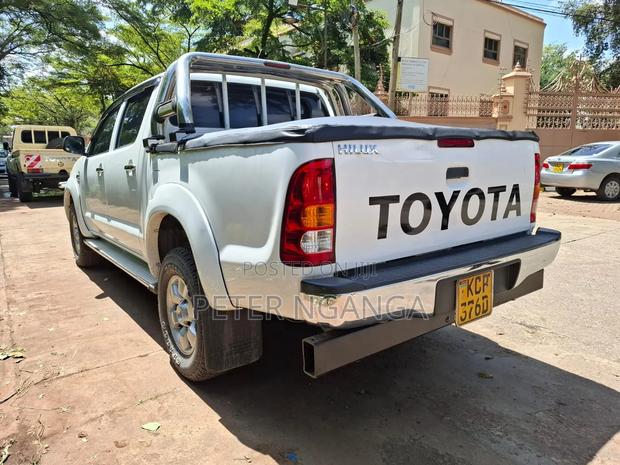 Toyota Hilux 2.5 D-4D 4X4 SRX 2011 Off white