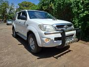 Toyota Hilux 2.5 D-4D 4X4 SRX 2011 Off white for sale