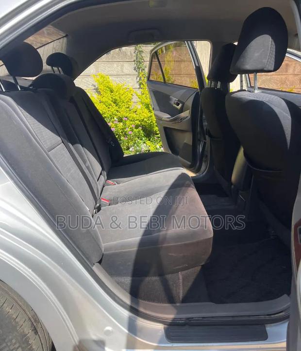 Toyota Premio 2011 Silver