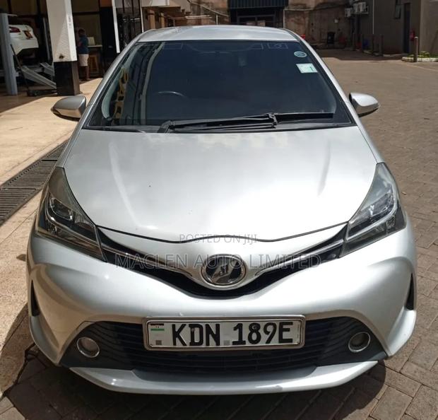 Toyota Vitz 2016 Silver