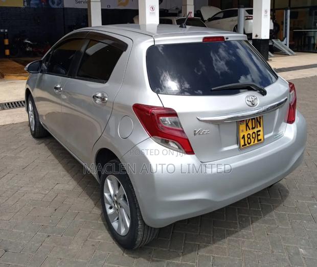 Toyota Vitz 2016 Silver