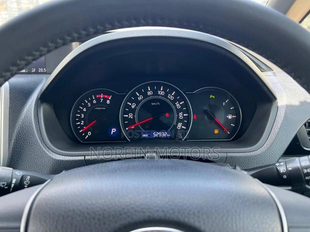 Toyota Noah 2.0 AWD (7 Seater) 2019 White