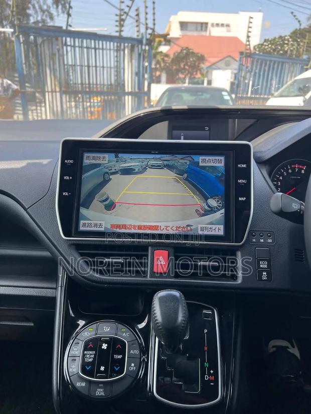 Toyota Noah 2.0 AWD (7 Seater) 2019 White