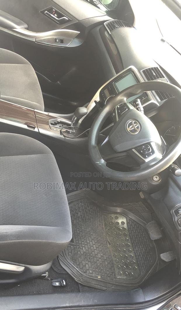 Toyota Premio 2.0 FWD 2018 Silver