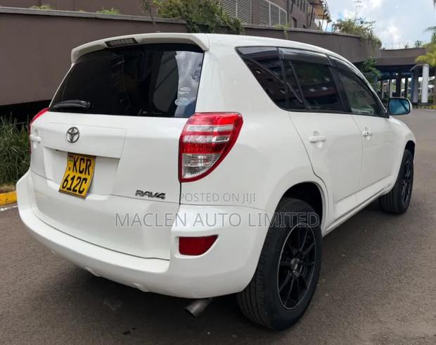 Toyota RAV4 2012 White