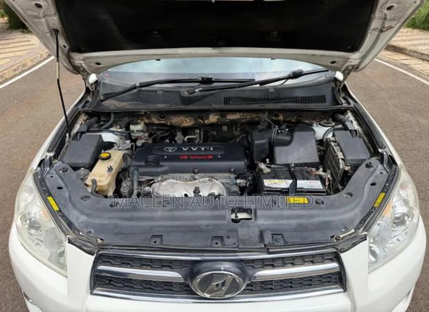 Toyota RAV4 2012 White