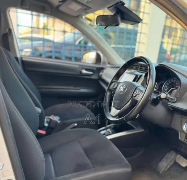 Toyota Corolla Fielder 1.5 Hybrid FWD 2019 Silver