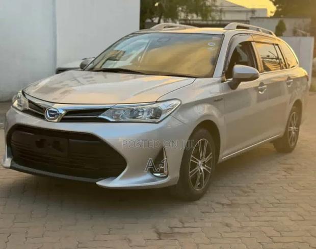 Toyota Corolla Fielder 1.5 Hybrid FWD 2019 Silver
