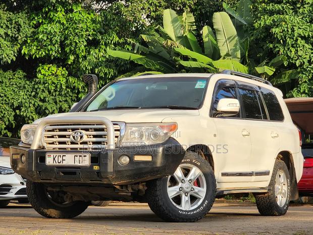 Toyota Land Cruiser 2007 White