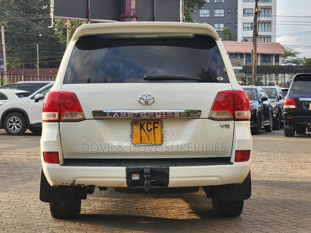 Toyota Land Cruiser 2007 White